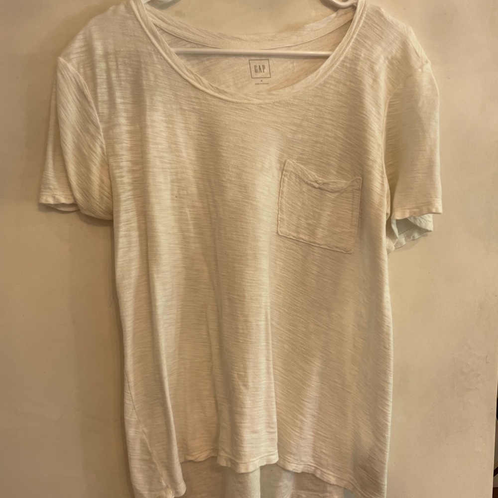gap white t shirt
